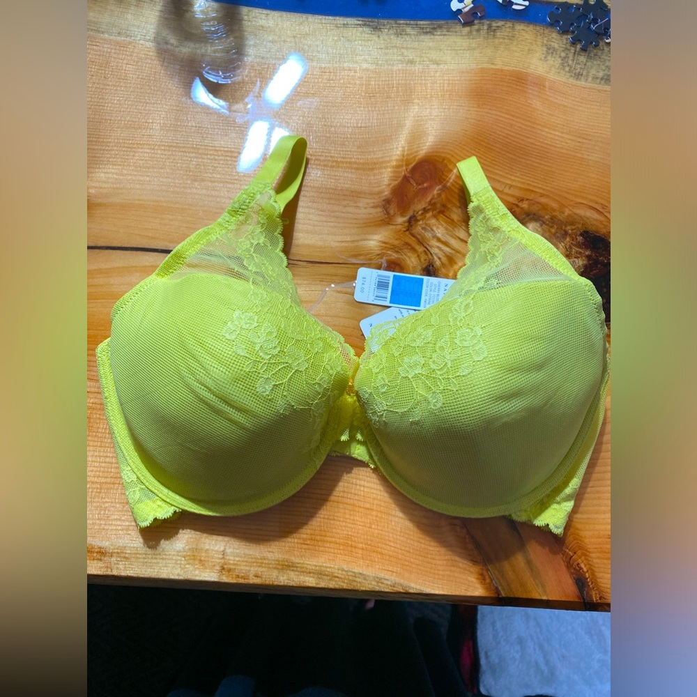 SOLD! Natori full coverage bra size 36DDD. Brand new with tags.